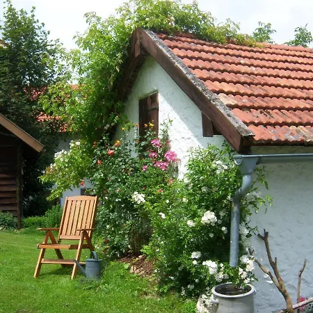 Nyaraló Former With Garden *