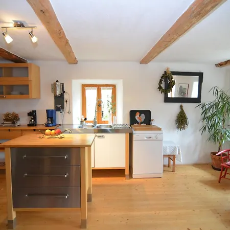 Ferienhaus, Ferienhaus *